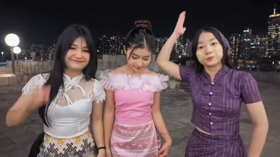 Input group photo for a rooftop with your crew